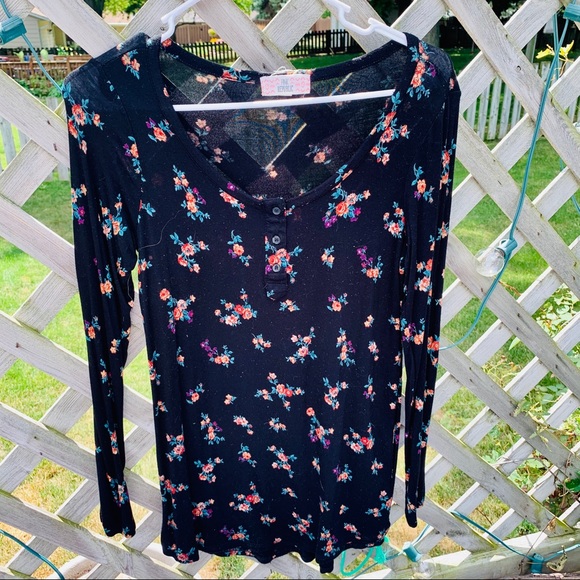 Black Floral Long Sleeve - Picture 2 of 4